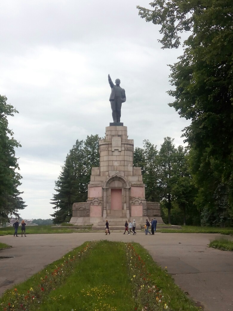 Памятник Ленину в Костроме